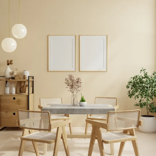 Nuve Home dining corner with a round table and rattan chairs